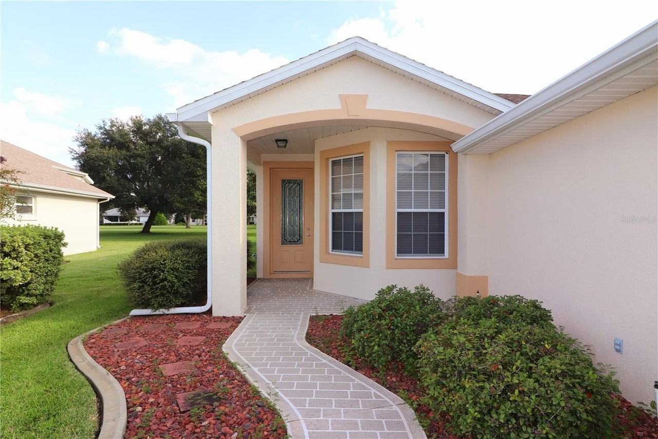 5532 Sir Churchill Dr - Photo 2 of 36