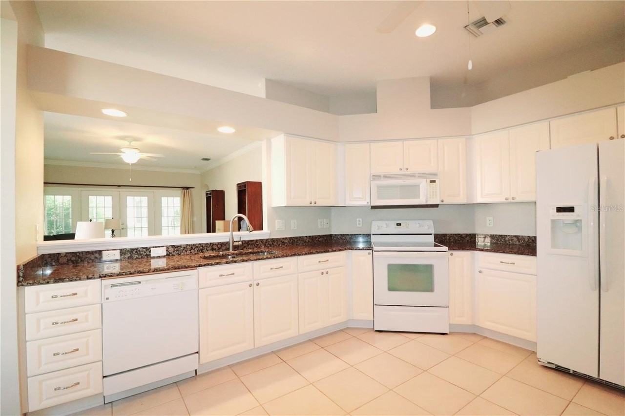 5532 Sir Churchill Dr - Photo 6 of 36