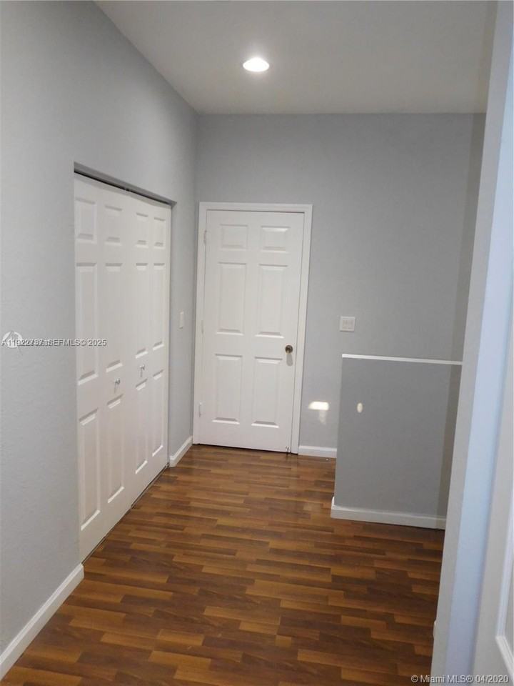 650 Ne 22nd Ter - Photo 5 of 8