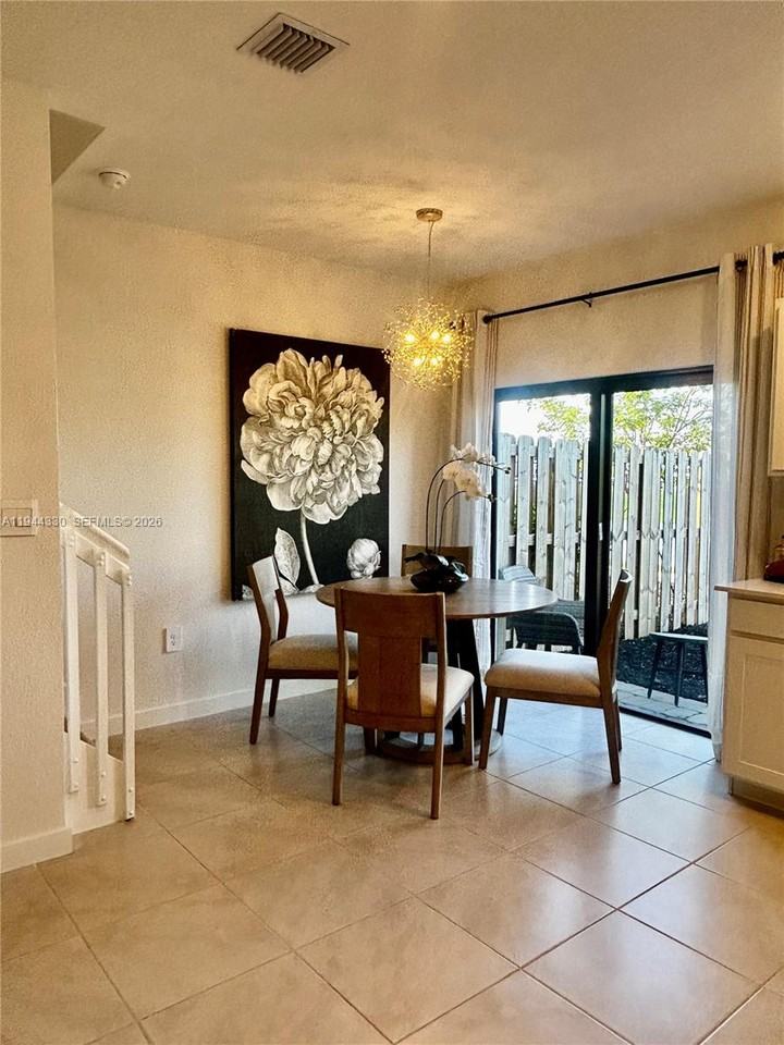 453 Nw 5th Ave - Photo 3 of 8