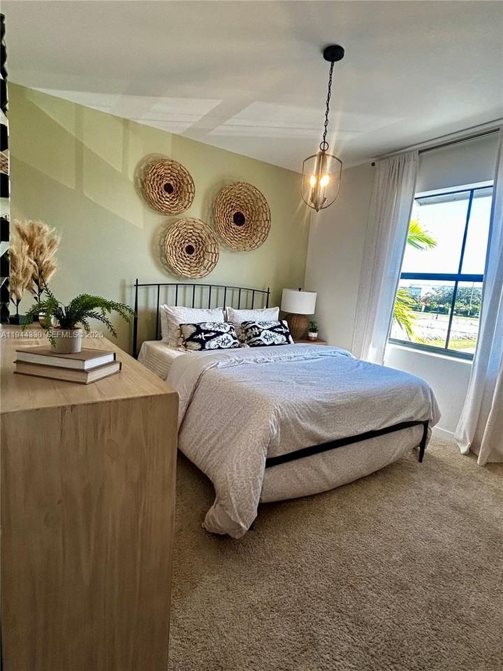 453 Nw 5th Ave - Photo 6 of 8