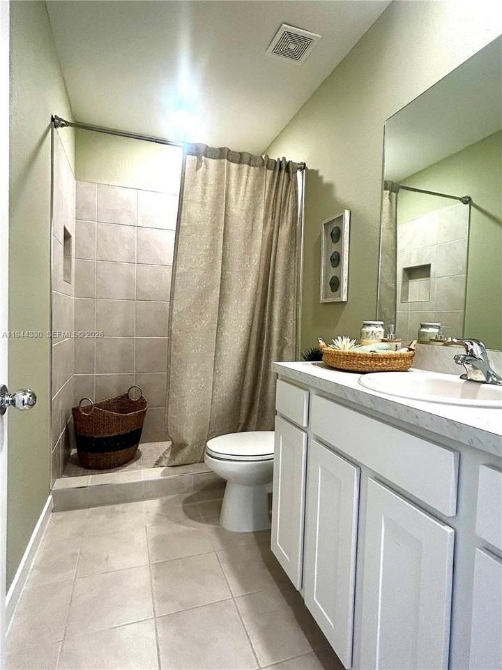 453 Nw 5th Ave - Photo 7 of 8