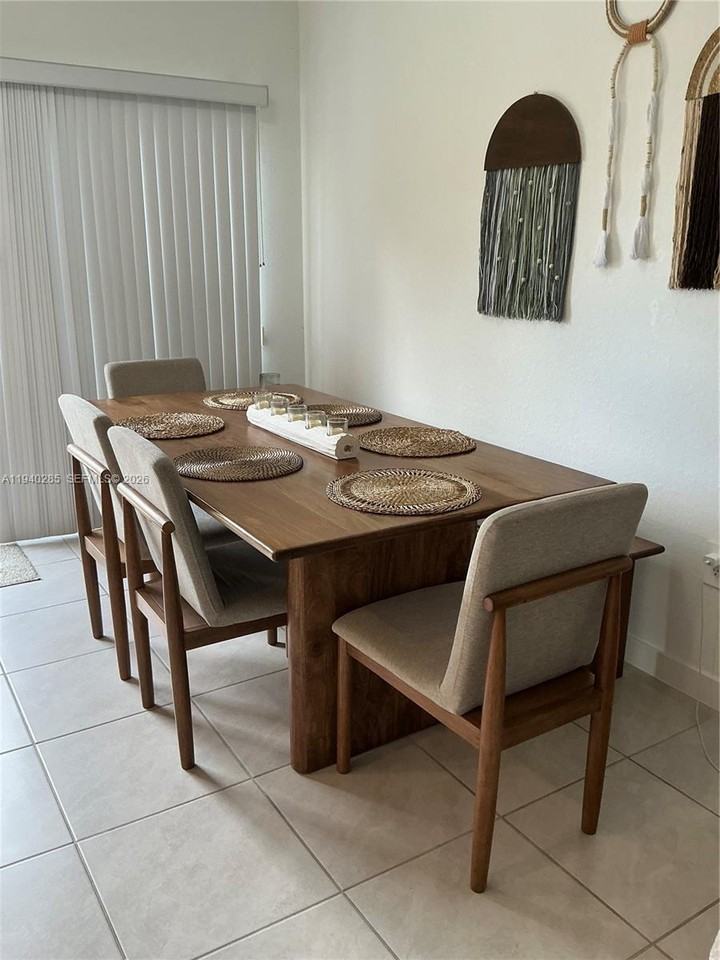 466 Nw 5th Ave - Photo 4 of 8