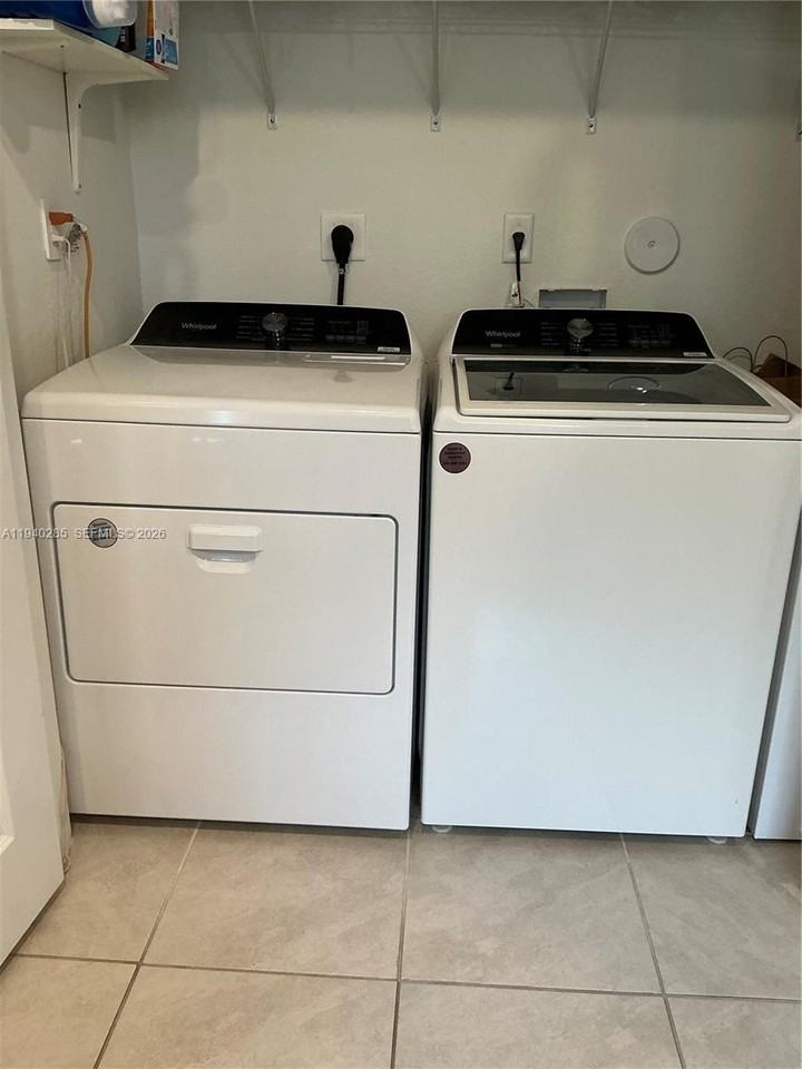 466 Nw 5th Ave - Photo 6 of 8