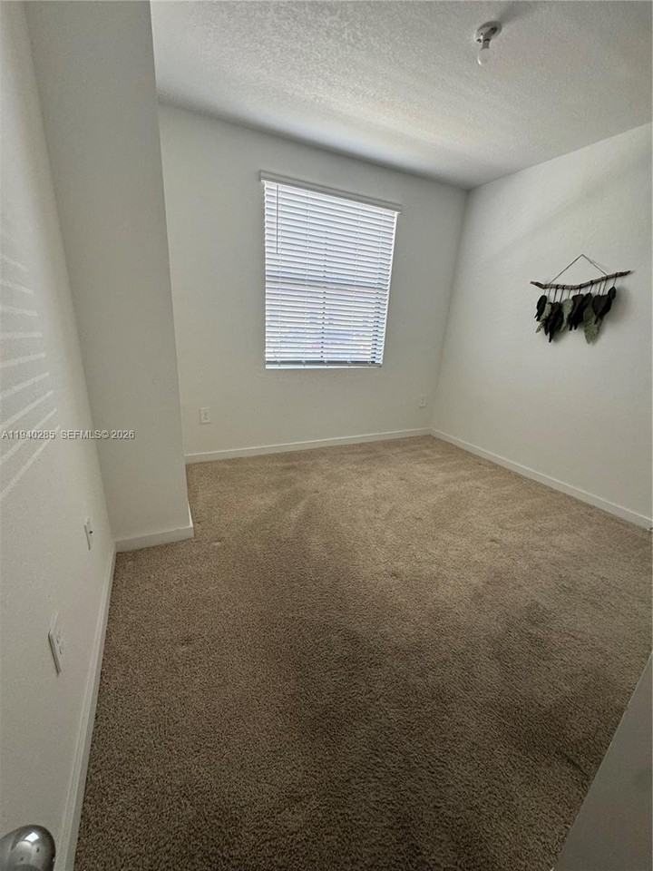 466 Nw 5th Ave - Photo 7 of 8