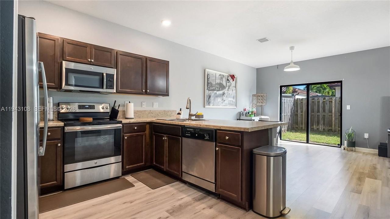 140 Se 34th Ter - Photo 4 of 8