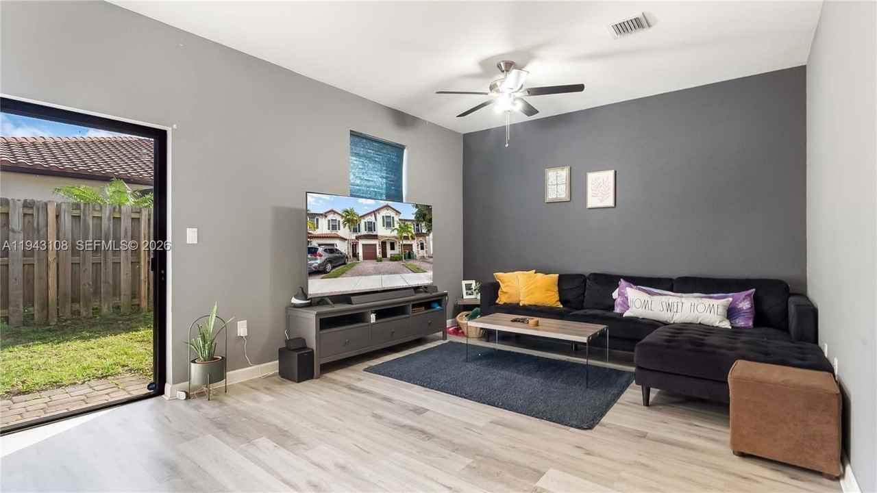 140 Se 34th Ter - Photo 7 of 8