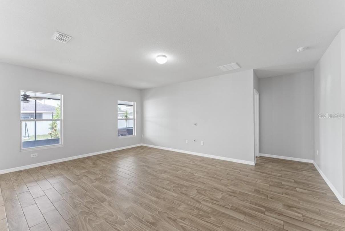 237 Tanager St - Photo 4 of 5