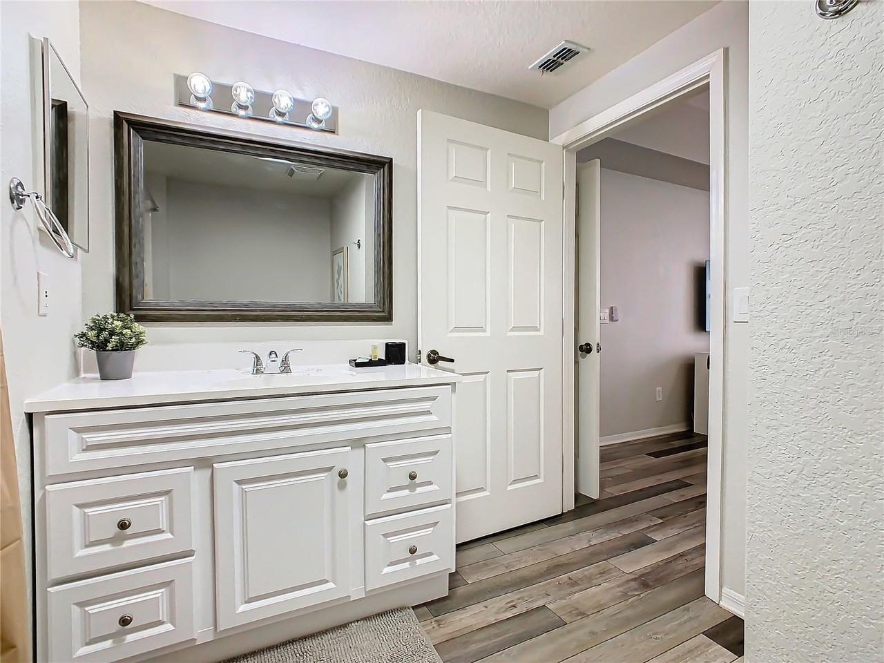 4021 Venetian Bay Dr #104 - Photo 4 of 8