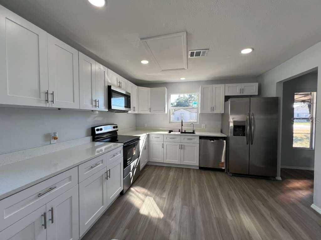 1731 Avenue C Ne - Photo 3 of 24