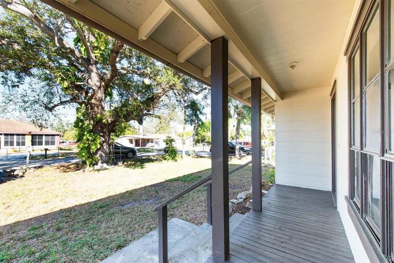 1607 18th St E - Photo 2 of 24