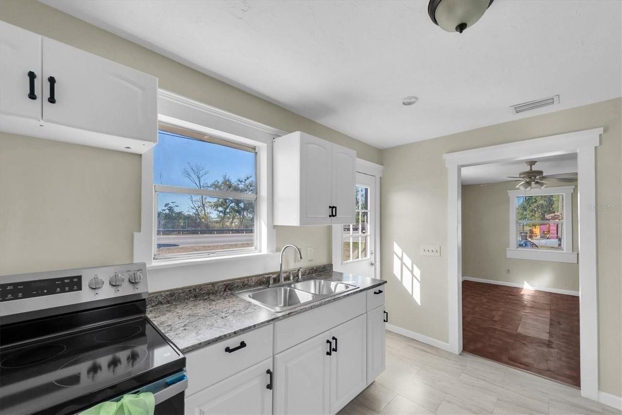 1607 18th St E - Photo 6 of 24