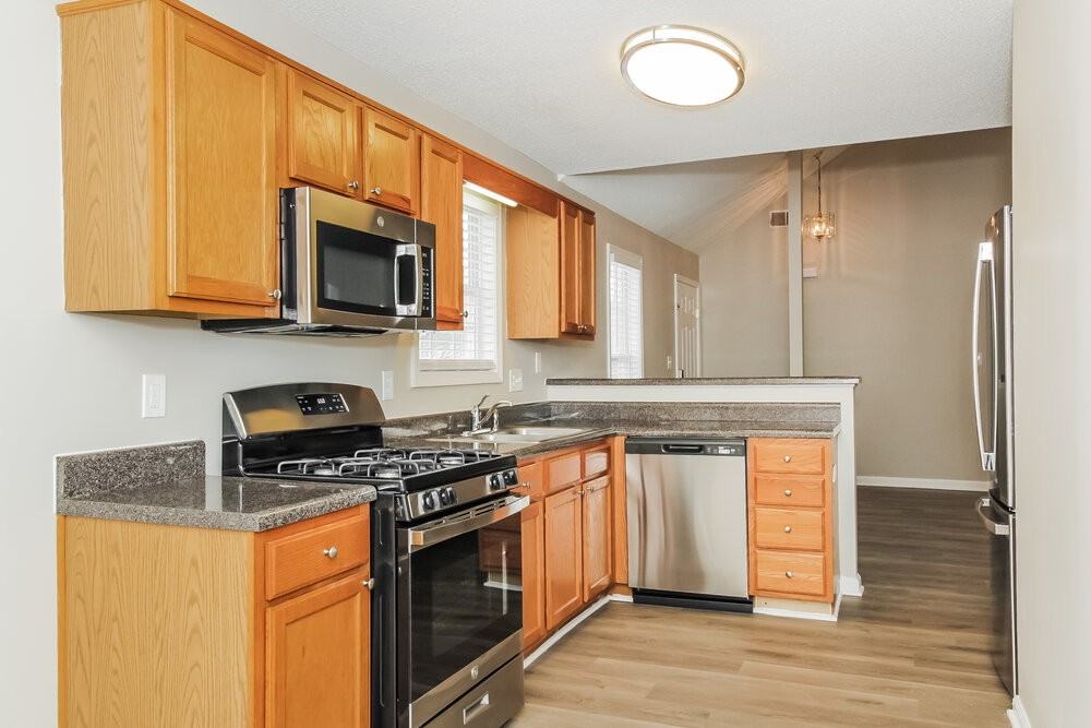 1050 Abercorn Way - Photo 6 of 16