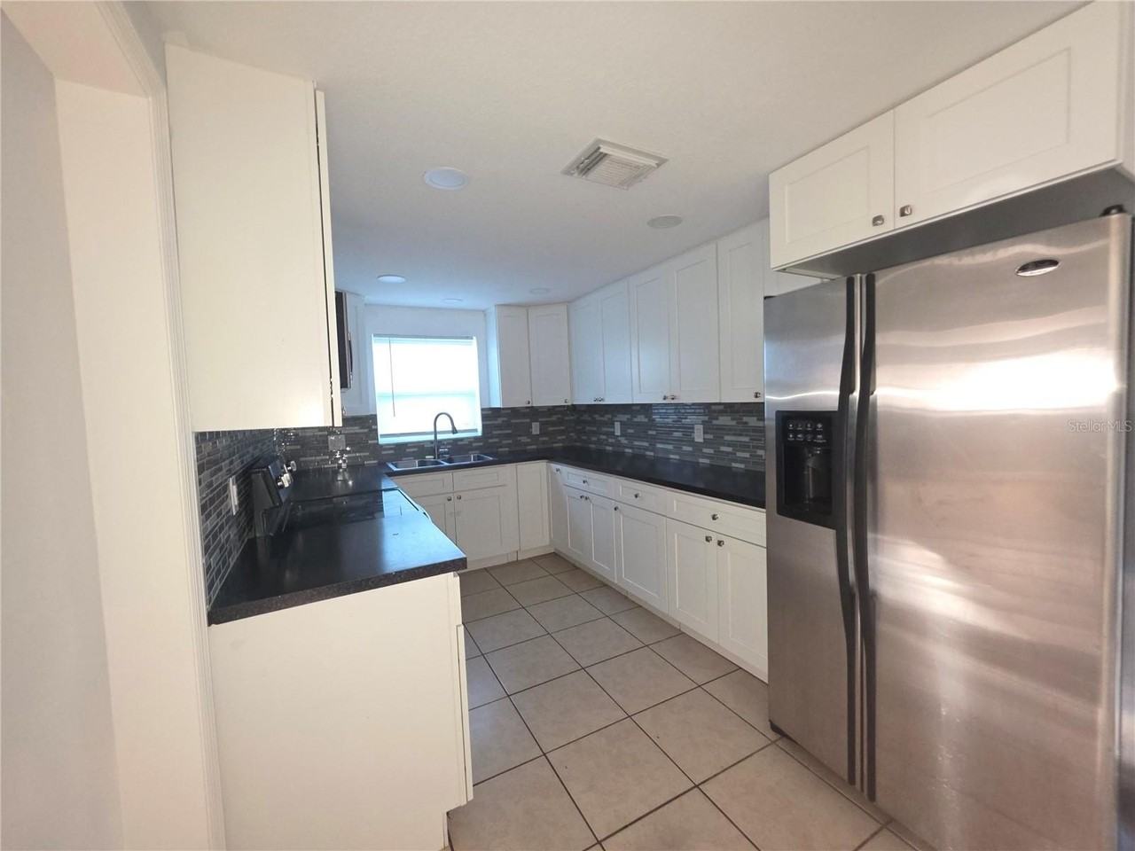 1344 Wickham Ln - Photo 3 of 17