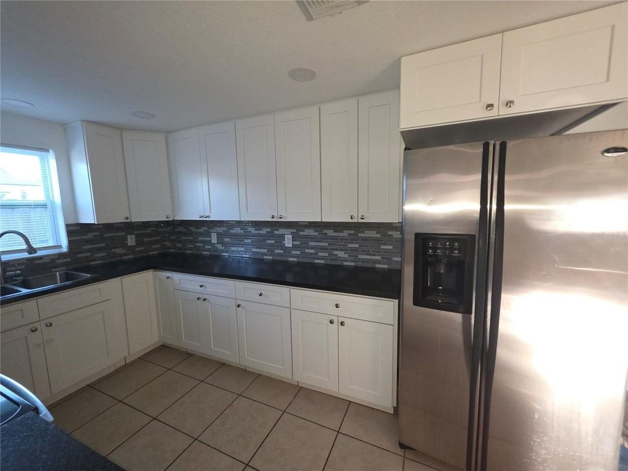 1344 Wickham Ln - Photo 4 of 17