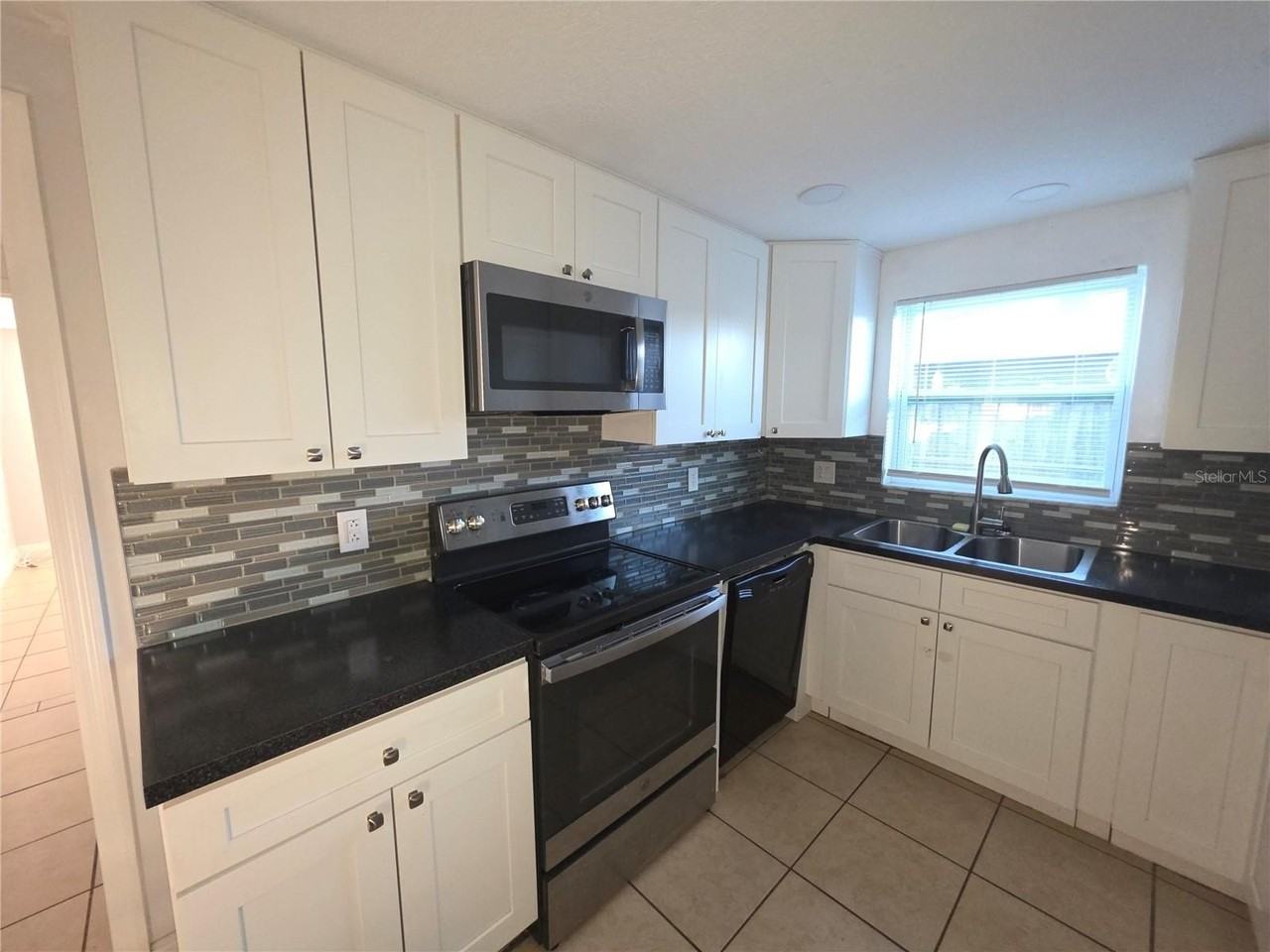 1344 Wickham Ln - Photo 5 of 17