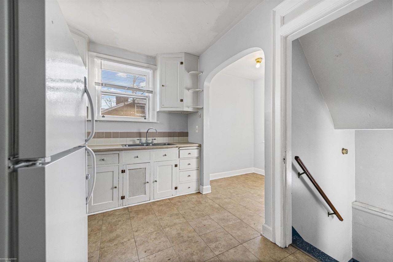 24619 Little Mack Ave - Photo 7 of 31