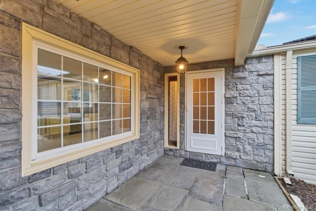 1467 Goshen Tpke - Photo 2 of 22