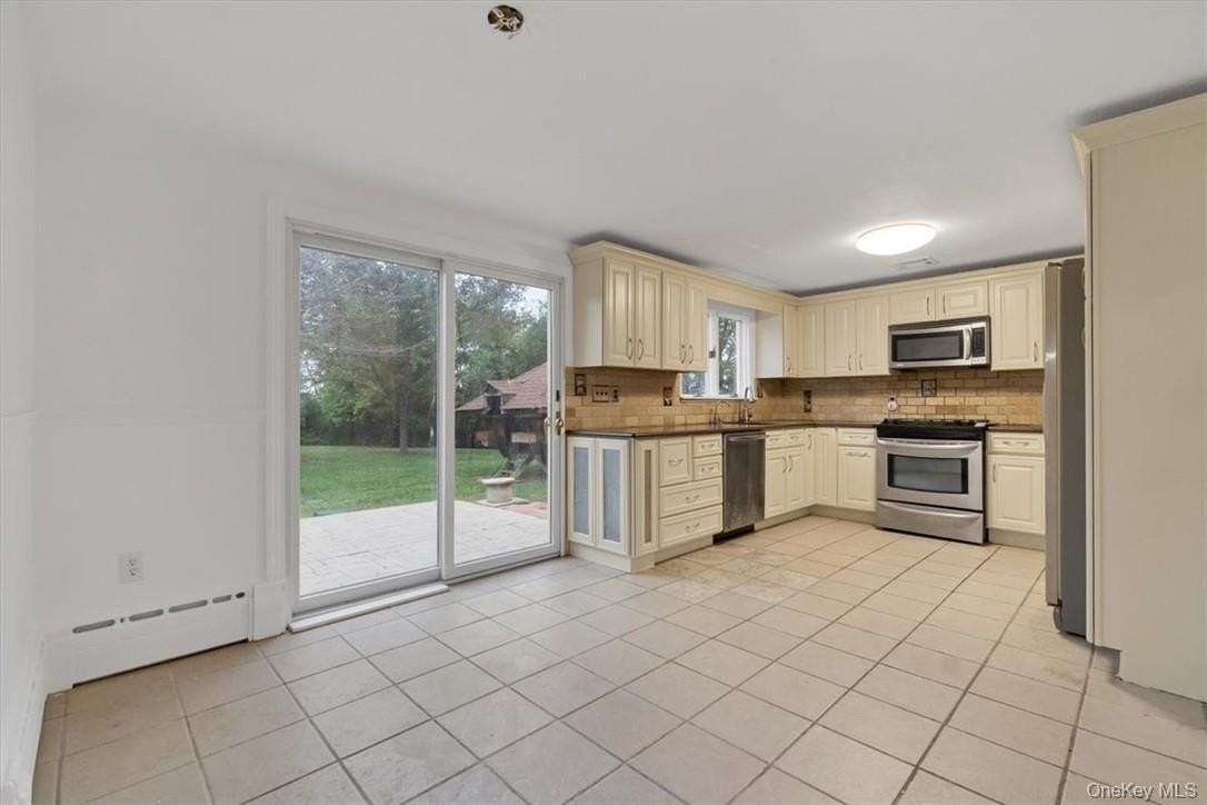 1467 Goshen Tpke - Photo 3 of 22