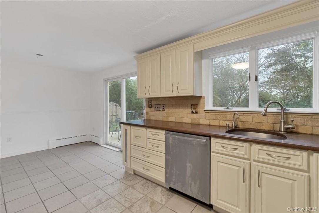 1467 Goshen Tpke - Photo 6 of 22