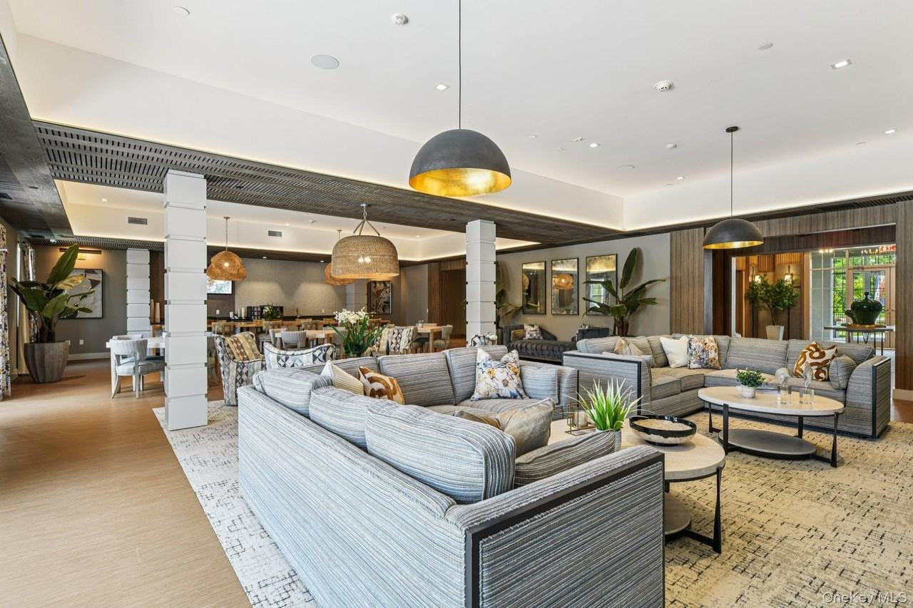 4180 Sunrise Hwy - Photo 5 of 20