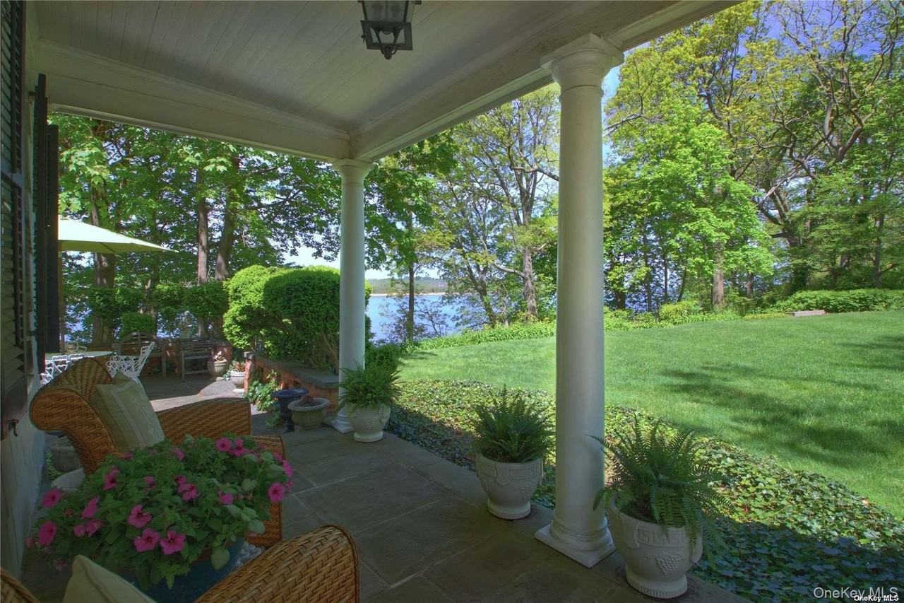 435 Bryant Avenue unit: House - Photo 4 of 15