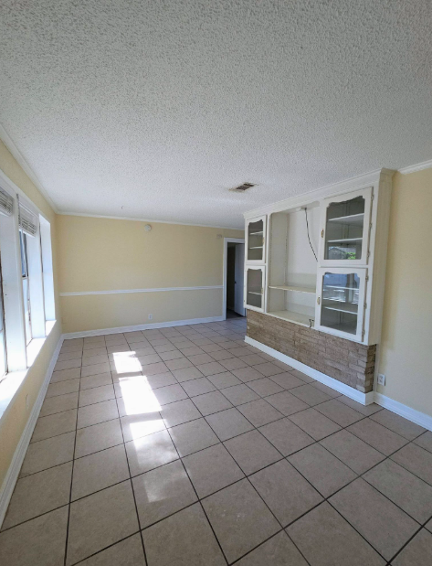412 Azalea Ave #1 - Photo 3 of 13