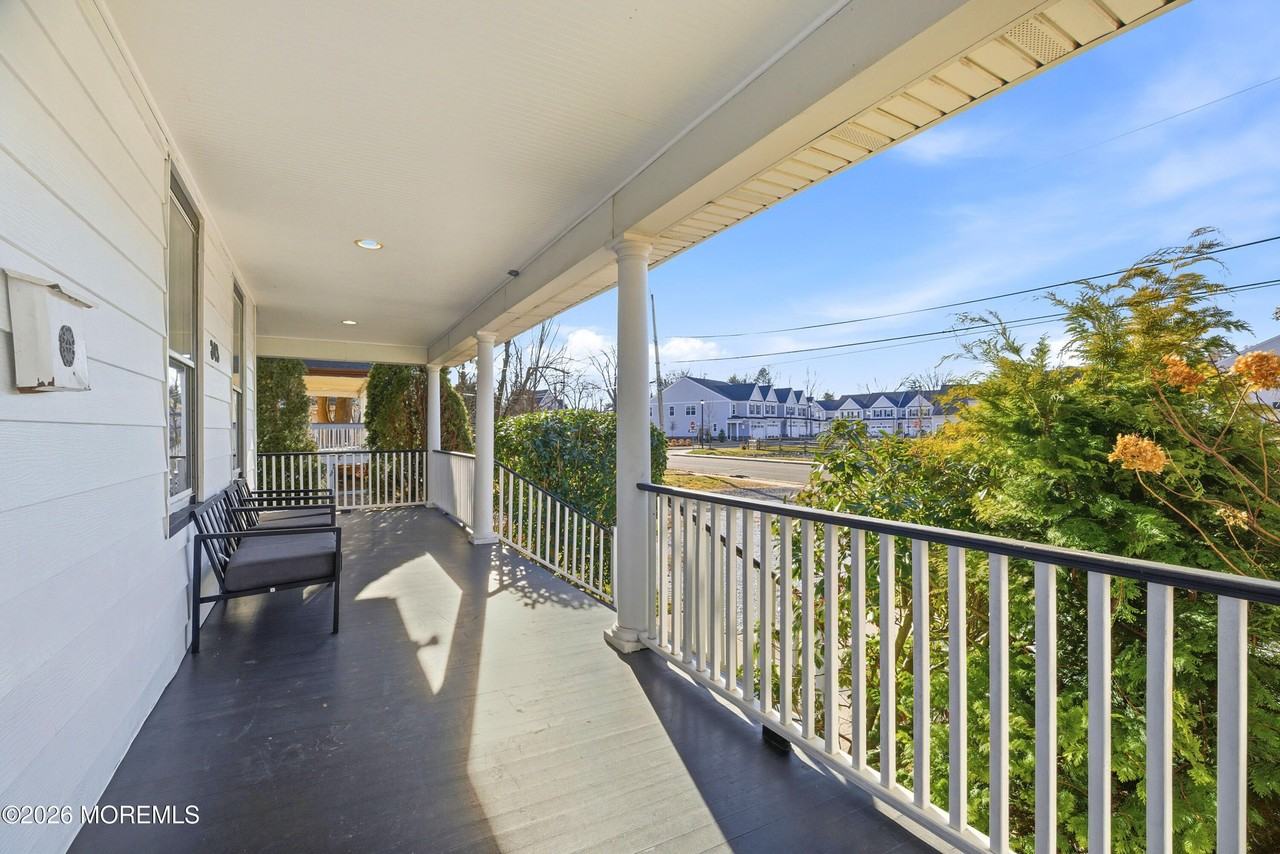 343 Norwood Ave - Photo 5 of 26