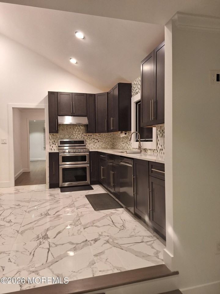 373 Pine St - Photo 2 of 14