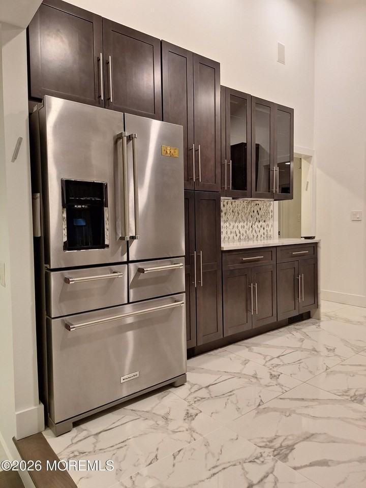 373 Pine St - Photo 3 of 14