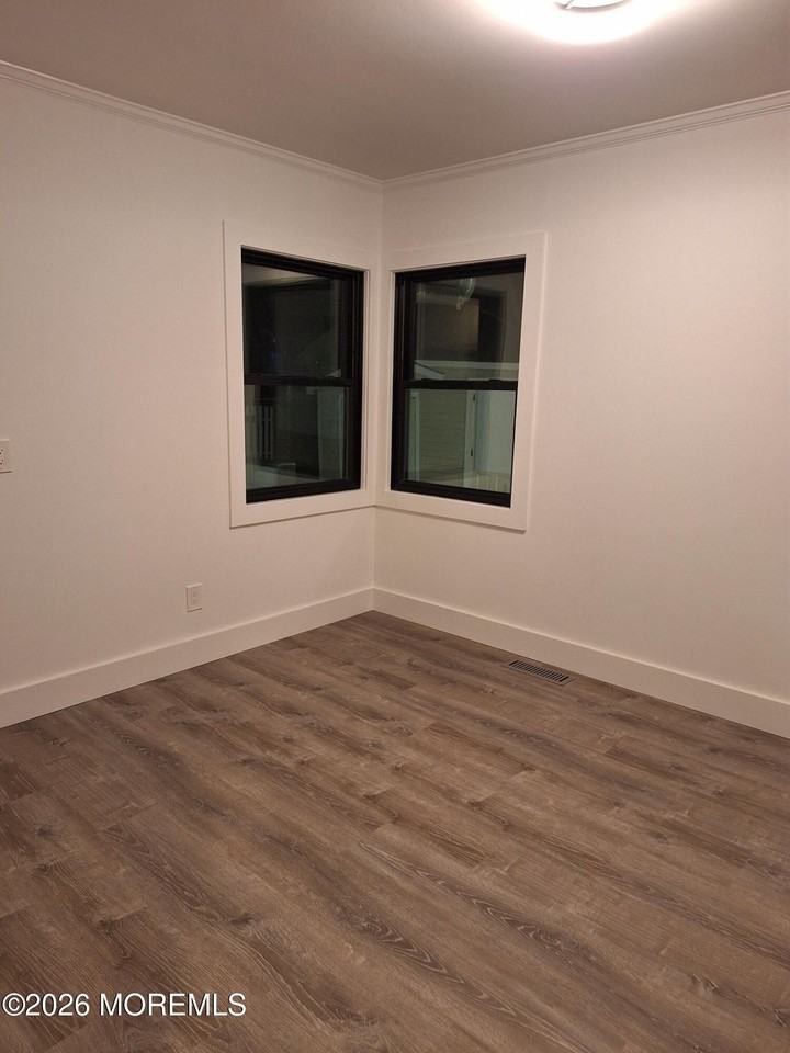 373 Pine St - Photo 6 of 14