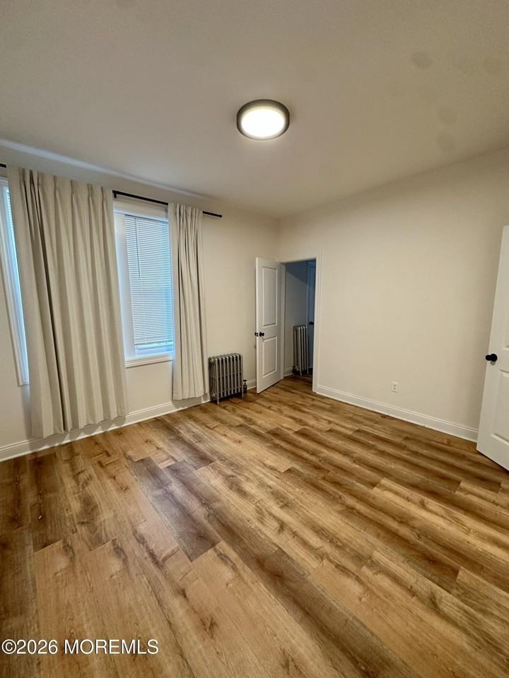 128 King St - Photo 4 of 8