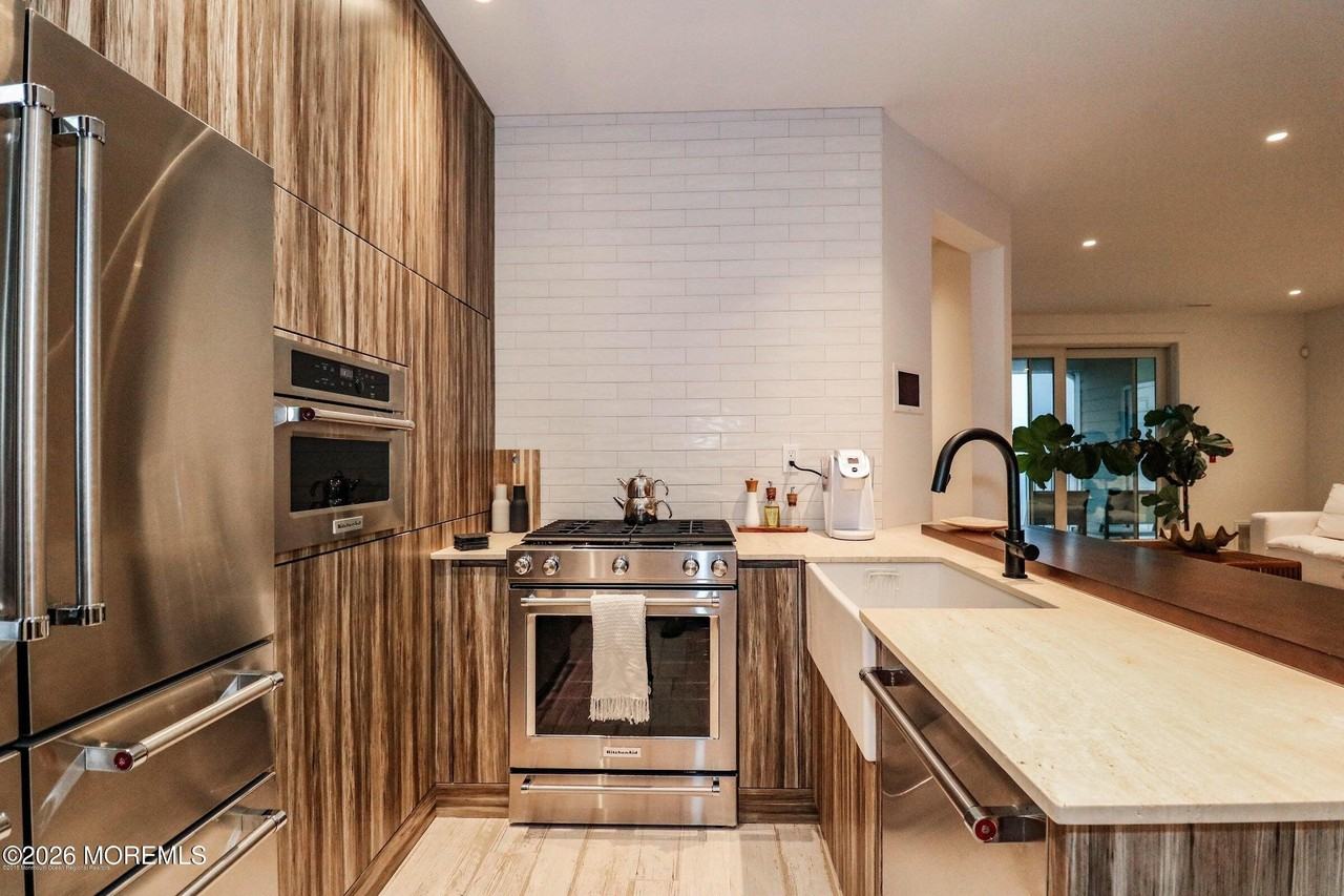 33 Cooper Ave Unit 403 #403 - Photo 7 of 47