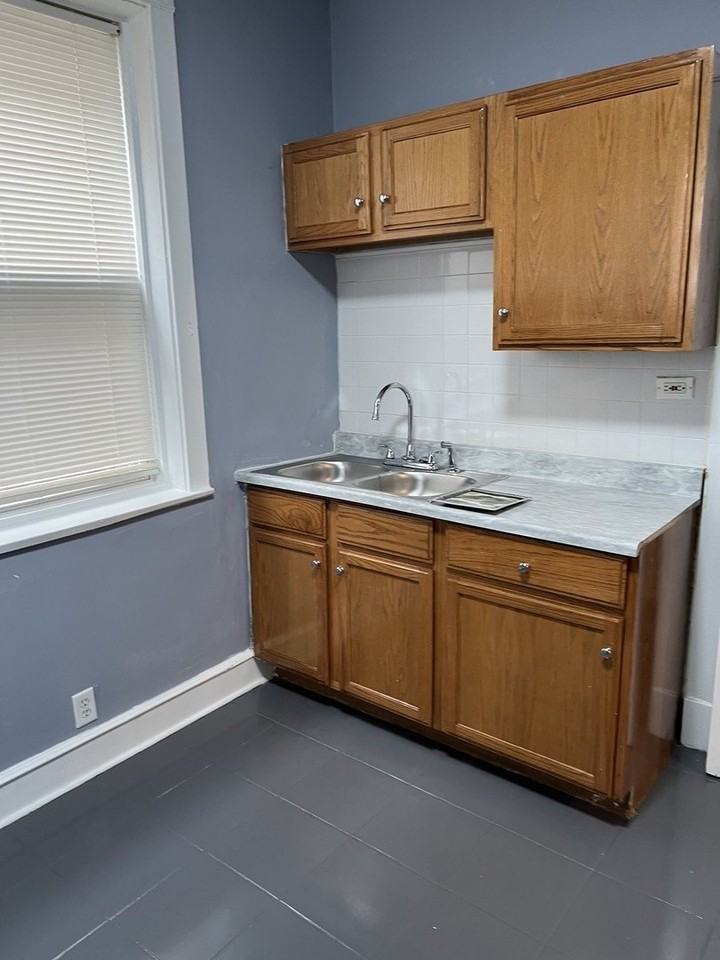 8036 S Green St Apt 1 #1 - Photo 6 of 10