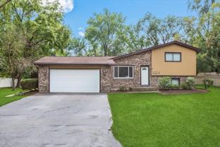 33W067 Bonnie St - Photo 1 of 1