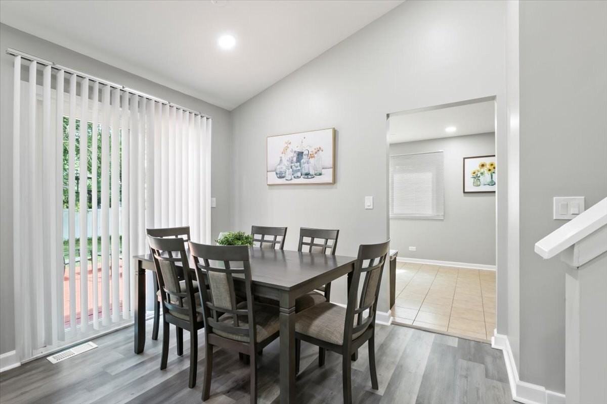 33W067 Bonnie St - Photo 4 of 18