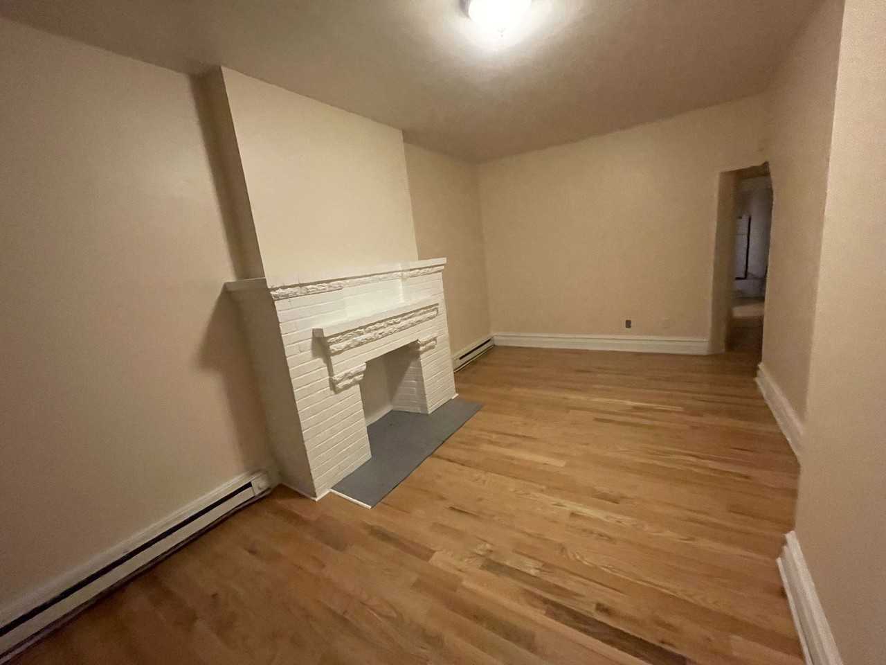 1110 W Allen St #1 - Photo 3 of 8