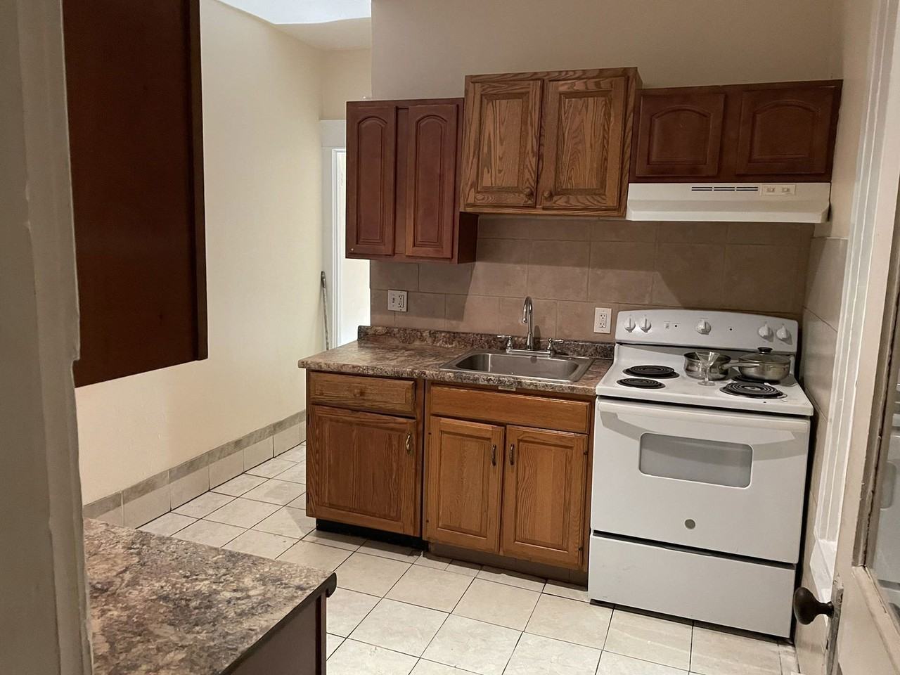 1110 W Allen St #1 - Photo 5 of 8