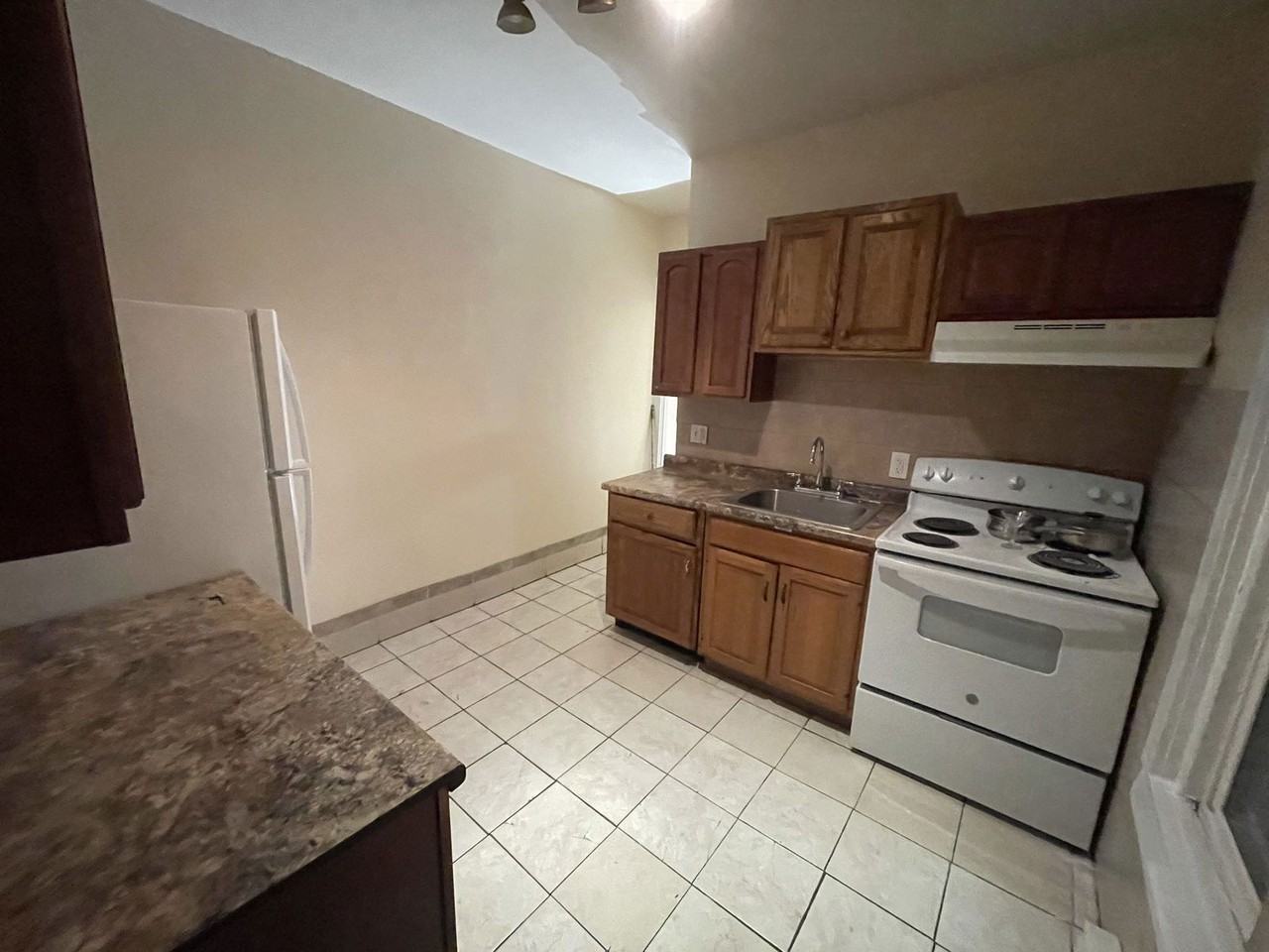 1110 W Allen St #1 - Photo 7 of 8