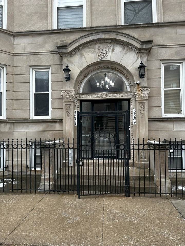 5837 S Calumet Ave Unit 2s #2S - Photo 2 of 18