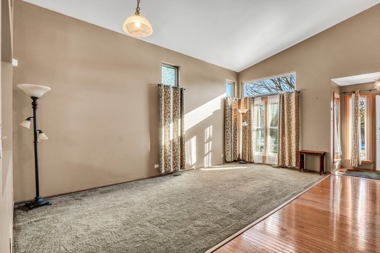 1223 S Elder Ln - Photo 2 of 31