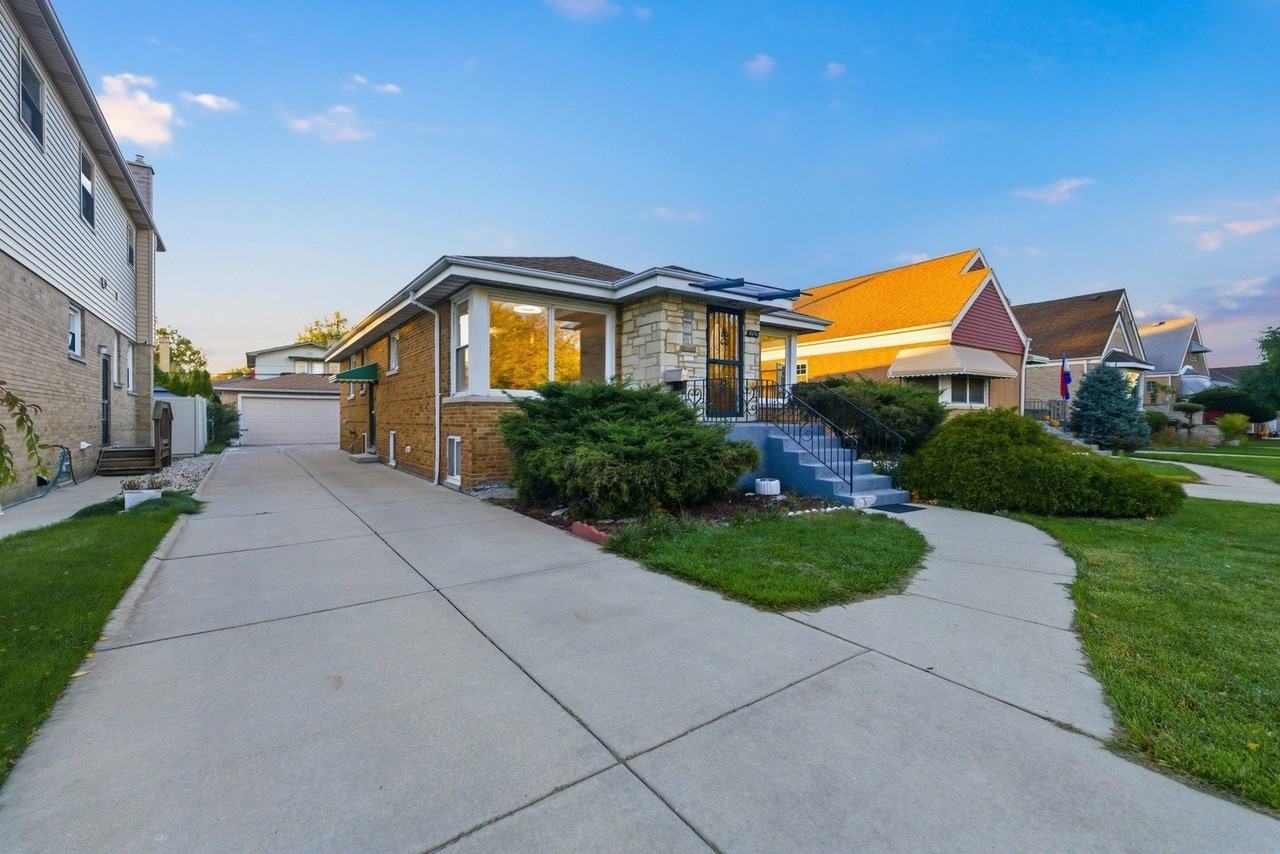 4656 N Narragansett Ave - Photo 2 of 41