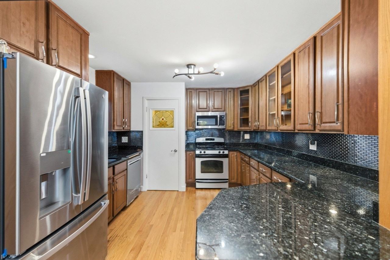 4656 N Narragansett Ave - Photo 4 of 41