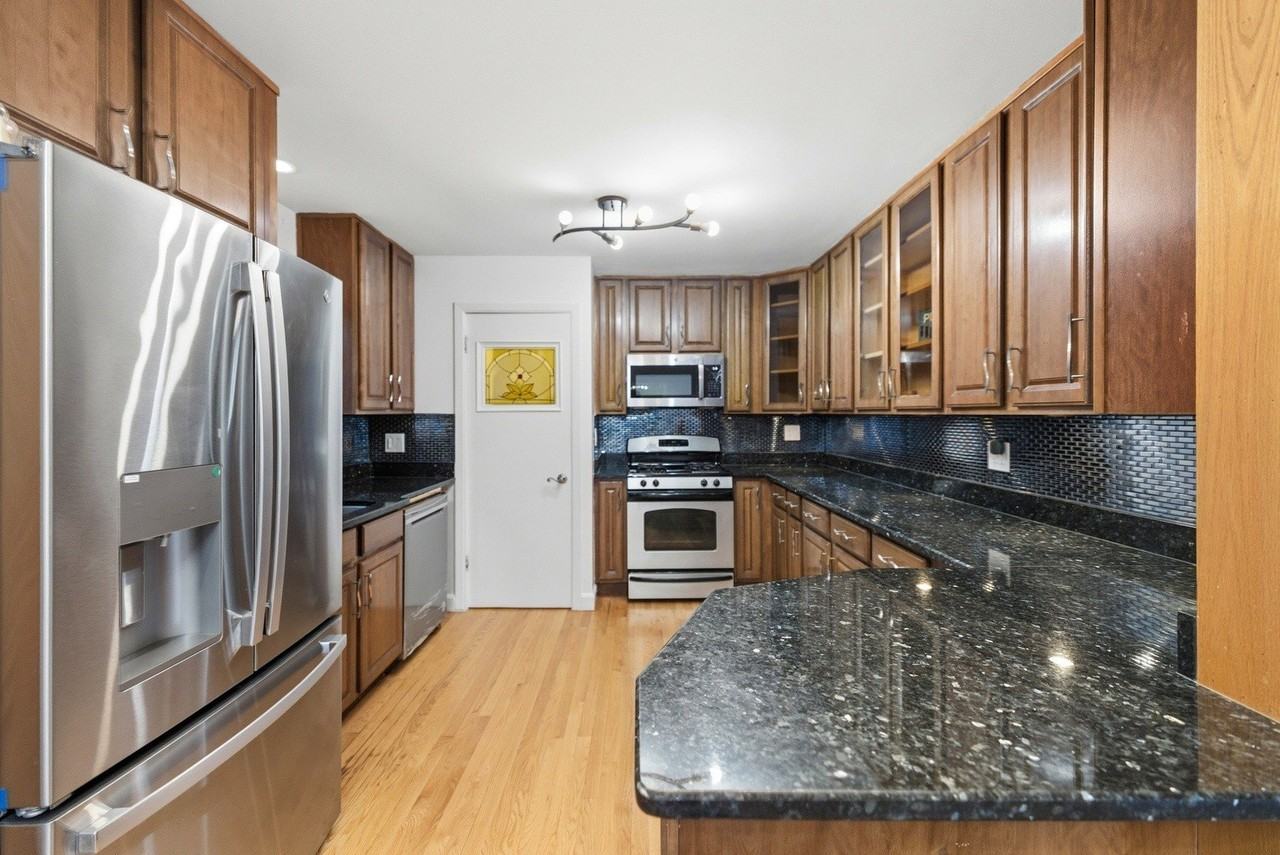 4656 N Narragansett Ave - Photo 6 of 41