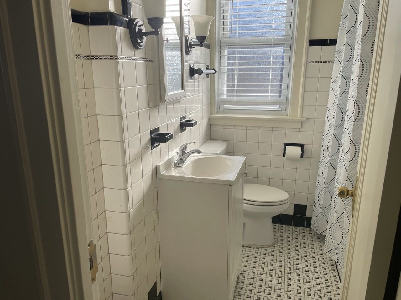 6214 S Kilpatrick Ave Apt 2 #2 - Photo 6 of 8