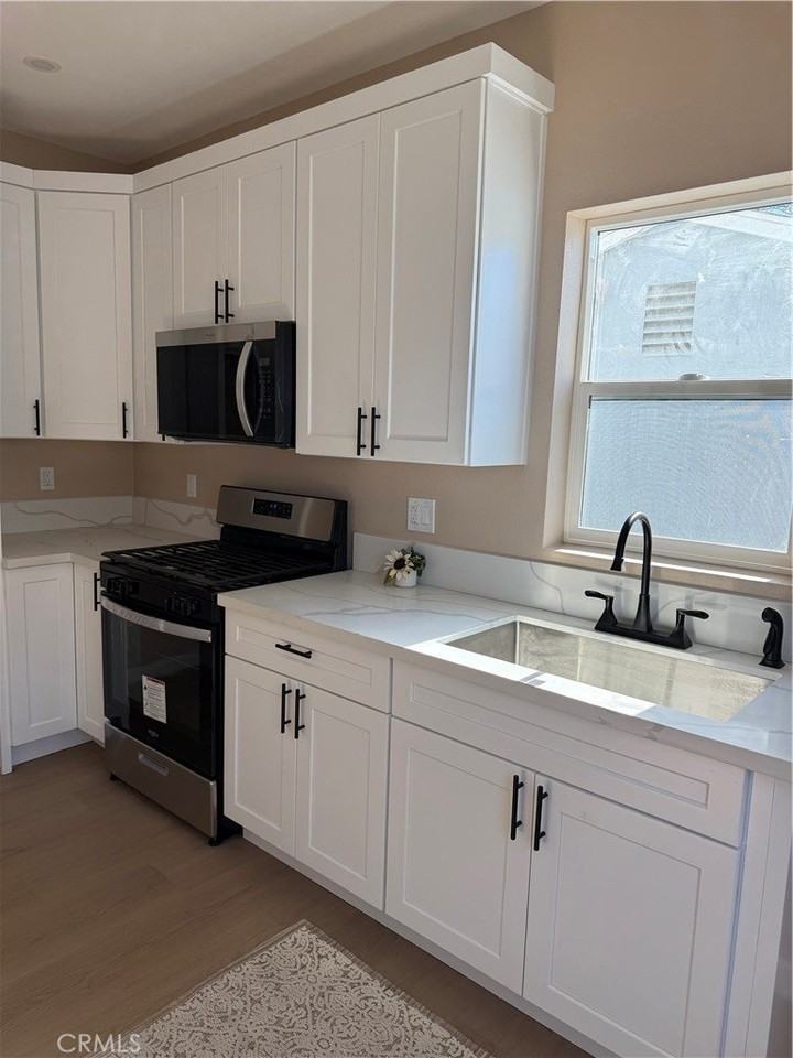 751 E G St #B - Photo 3 of 16