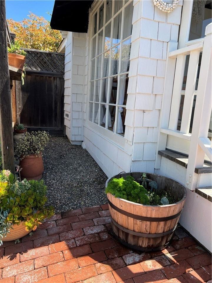 1262 Catalina - Photo 6 of 32