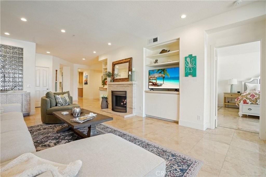 4167 Warner Ave - Photo 4 of 25