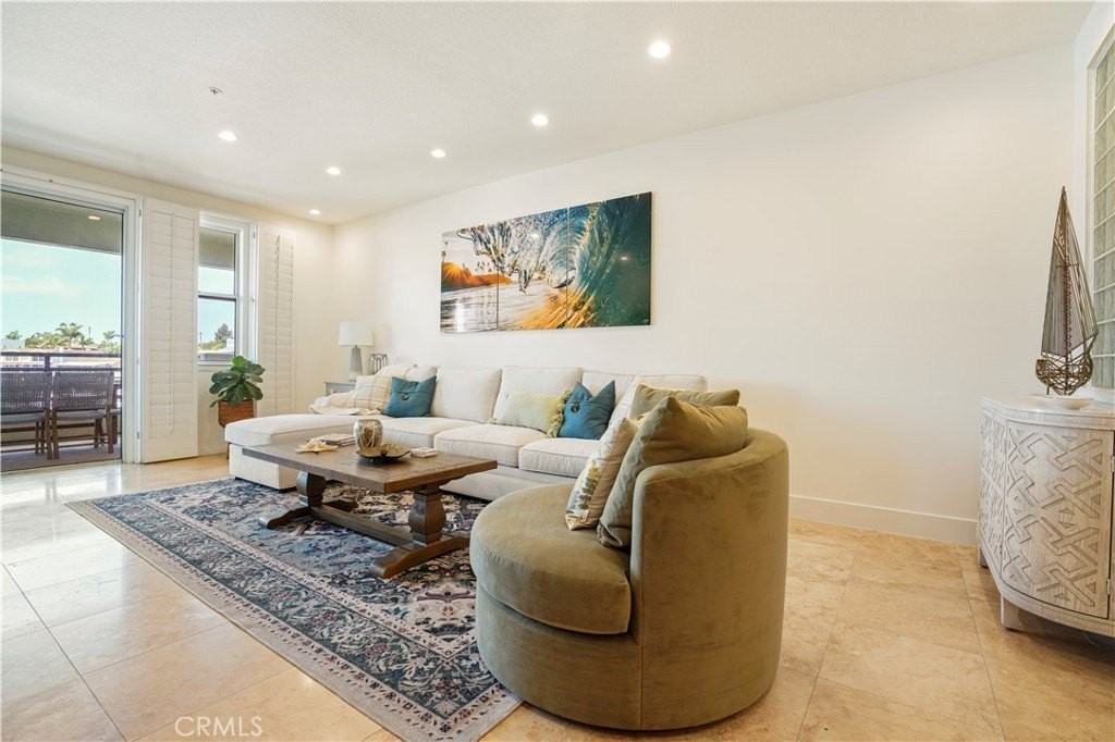 4167 Warner Ave - Photo 5 of 25