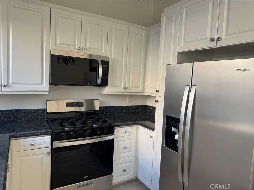 9 Torrigiani Aisle - Photo 4 of 27